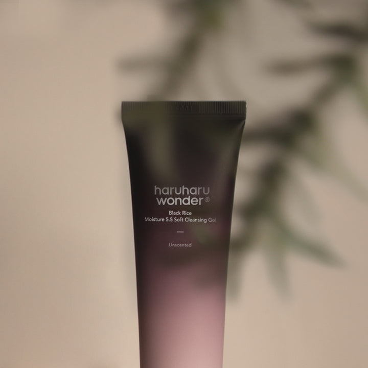 [HARUHARUWONDER] BLACK RICE MOISTURE 5.5 SOFT CLEANSING GEL 100ML - KOYU BEAUTY & CO